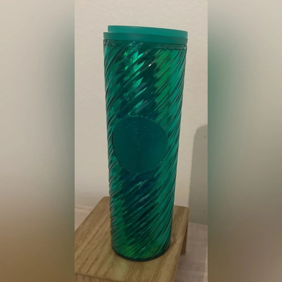 STARBUCKS COFFEE 2022 HOLIDAY GREEN PATTERN 16 OZ ACRYLIC TRAVEL MUG TUMBLER NEW - Picture 1 of 11